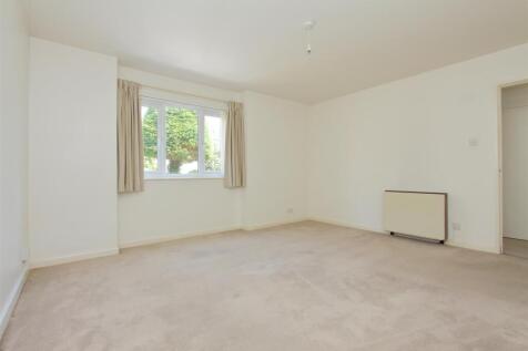 Flat 1 Church Road (10).JPG