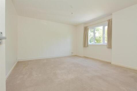 Flat 1 Church Road (9).JPG
