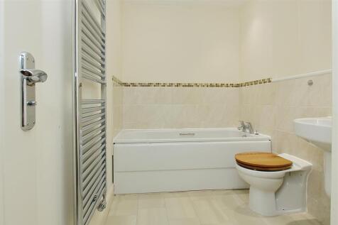 2 ivors court PH15.JPG