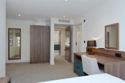 white hart old spitfire ph5.JPG