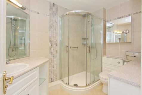 En Suite Shower.jpg