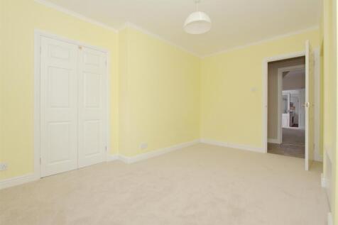 77 Estcourt Road PH21 (19).jpg