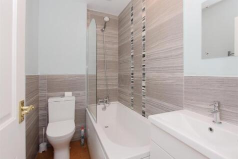 77 Estcourt Road PH21 (20).JPG