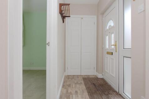 77 Estcourt Road PH21 (1).JPG