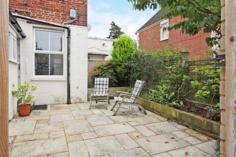 77 Estcourt Road PH21 (9).jpg