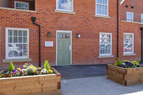 white hart apartments ph2.JPG