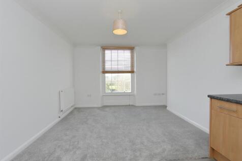 8 kingsway house PH21.JPG