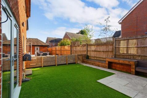 77919_10-Priory-Close-Shrewton  (16).jpg