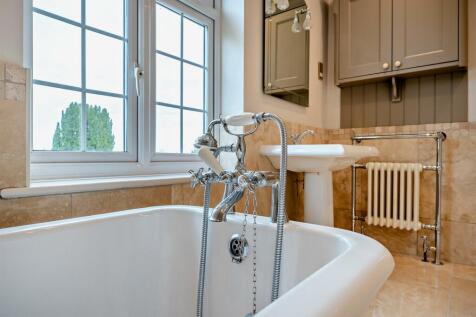8590830-interior41-800.jpg