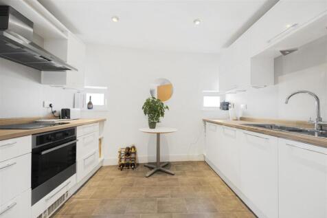 Kitchen 1.jpg