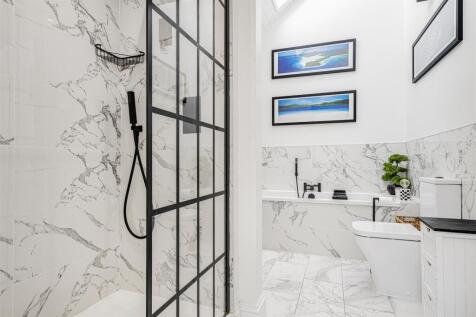 Bathroom.JPG