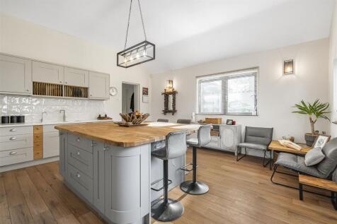 Kitchen 3.JPG