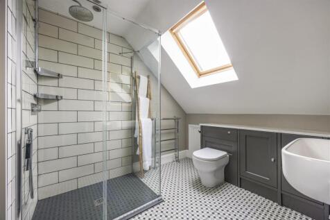 En-suite to Principal Bedroom