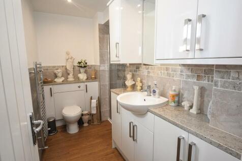 Ground Floor Shower.jpg