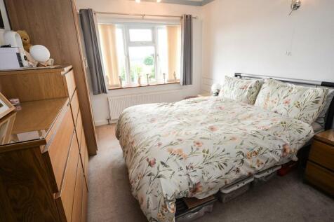 Bedroom 1.jpg