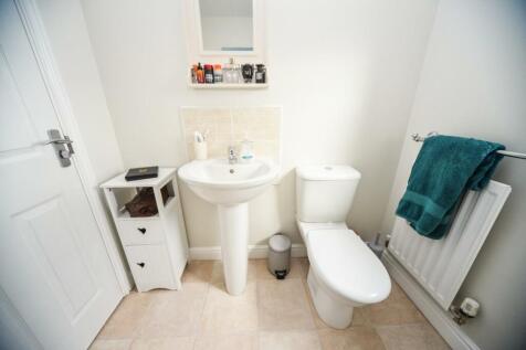 Bathroom 1.jpg