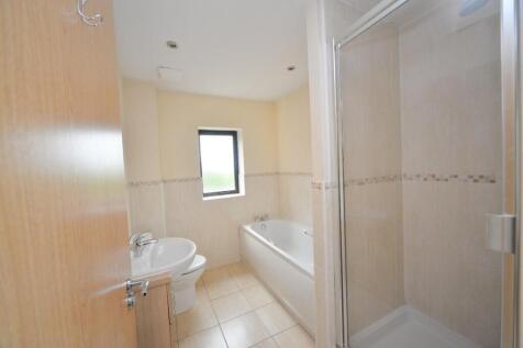 Principal bedrooms ensuite.jpg