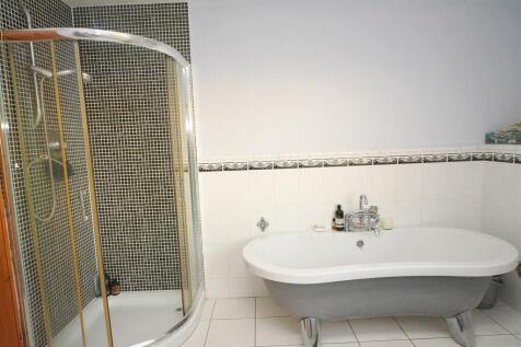 Bathroom 2.jpg