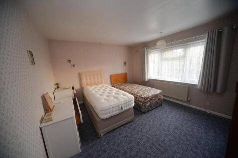 Bed 1.jpg