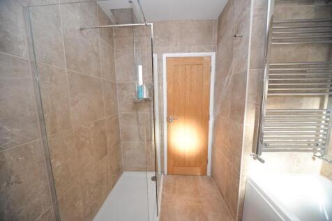 bathroom 2.jpg