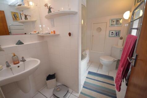Family bathroom.jpg