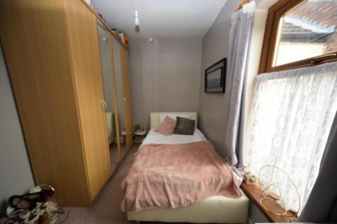 Bed 3.jpg