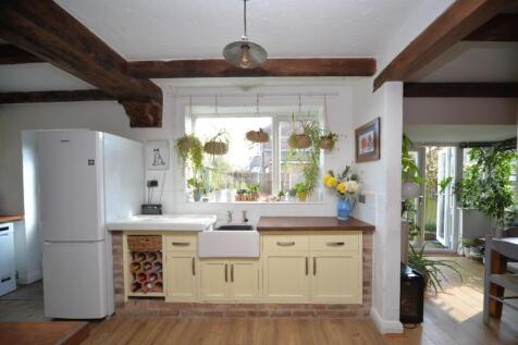 Kitchen 2.jpg