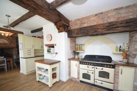 Kitchen 1 .jpg