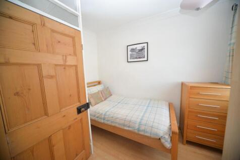 Bed 3.jpg
