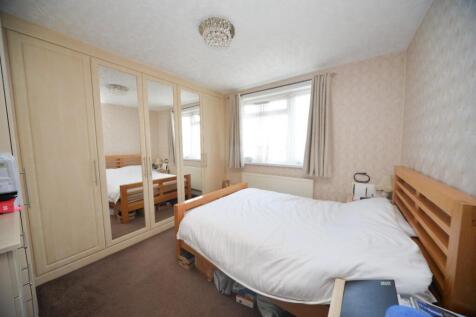Bedroom 1.jpg
