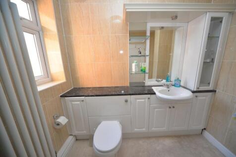 Ground floor shower 1.jpg