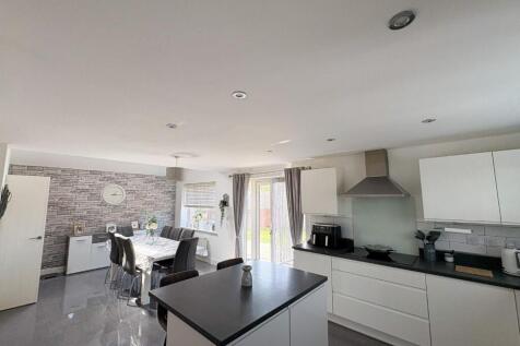 Kitchen to dining.jpg