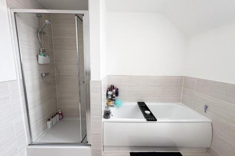Ensuite 2.jpg