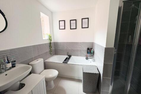 Family bathroom.jpg