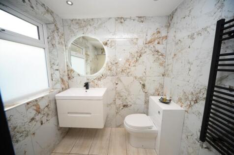 Shower room 1.jpg
