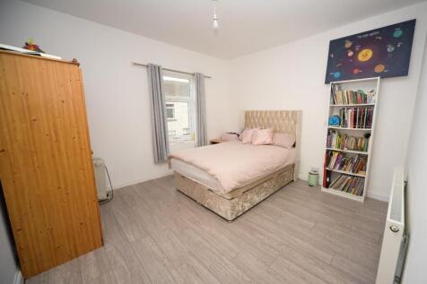 Bed 1.jpg