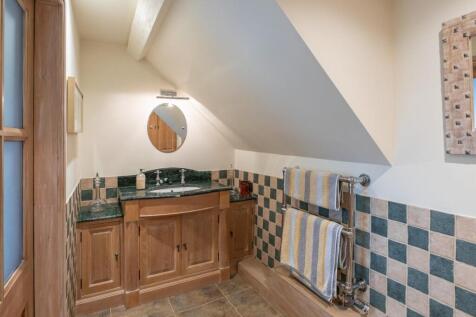 Shower room 1.jpg
