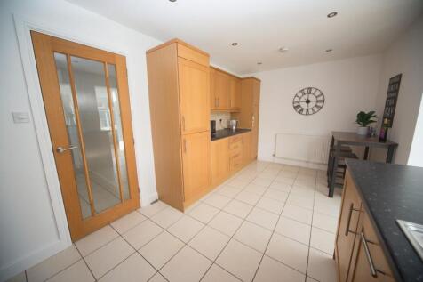 Kitchen 2.jpg