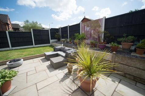 Patio 1.jpg
