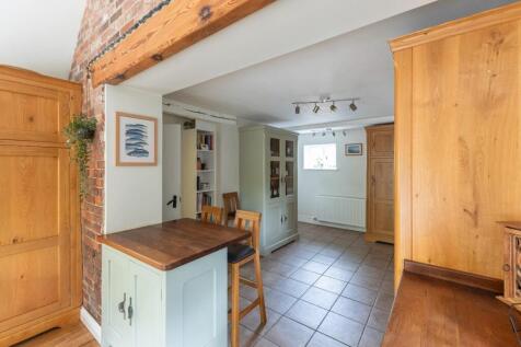 Further kitchen area.JPG