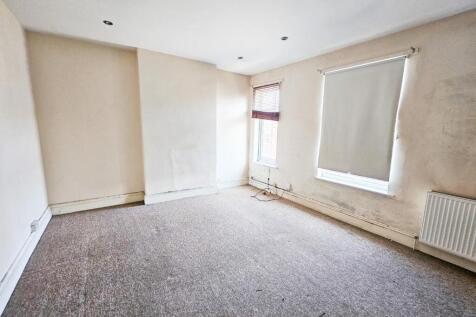 Bedroom 1.jpg