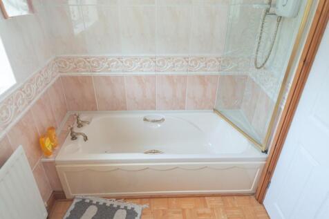 Bathroom 2.JPG