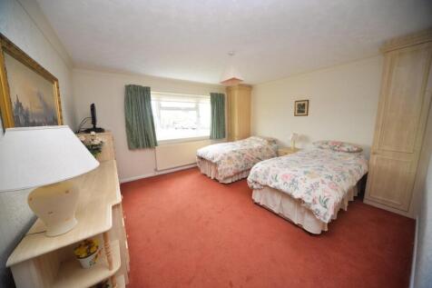 Bedroom 1.jpg
