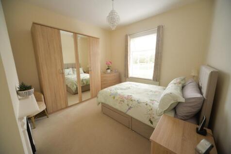 Bedroom 1.jpg