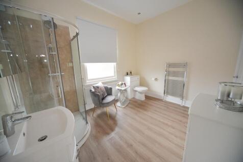 Bathroom 2.jpg