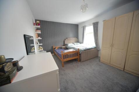 Bedroom 1.jpg