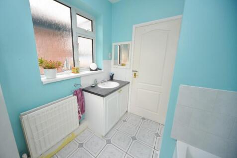 Bathroom 1.jpg