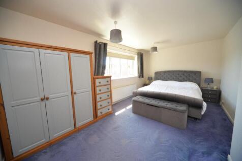 Bedroom 1.jpg