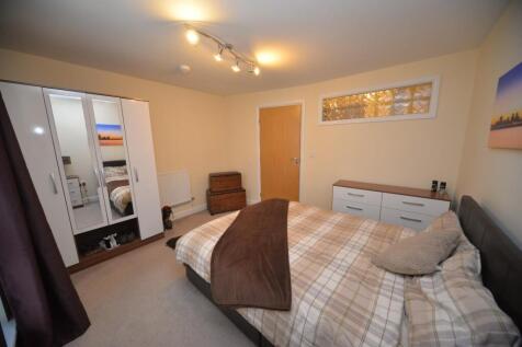 Bedroom 1 2.jpg