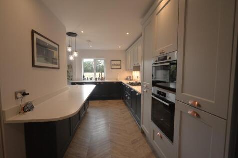 Kitchen 2.jpg